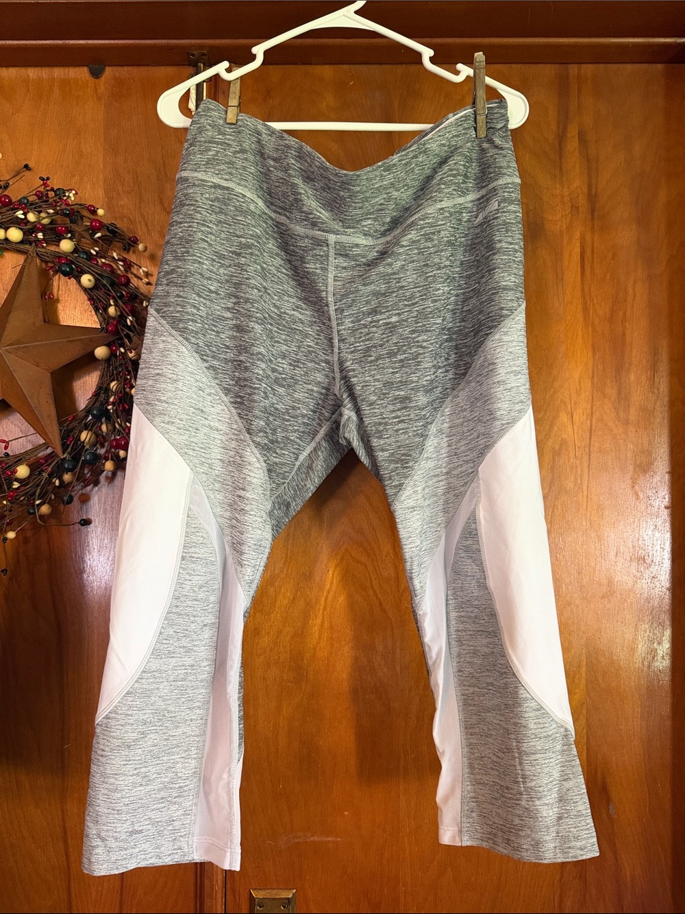 Gray & White Active Capri Leggings